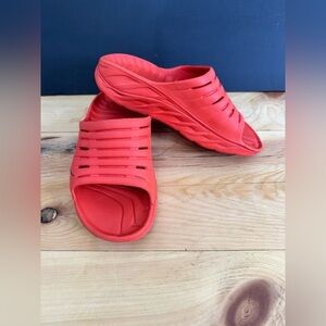 Unisex Hoka One One Ora Recovery Coral Oversized Midsole Meta-Rocker Slides M7W9